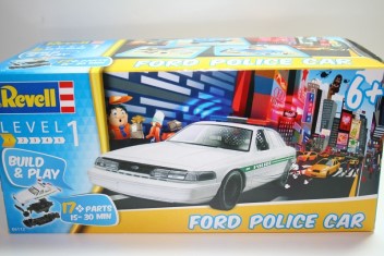 FORD POLICE CAR BUILD & PLAY 1/24